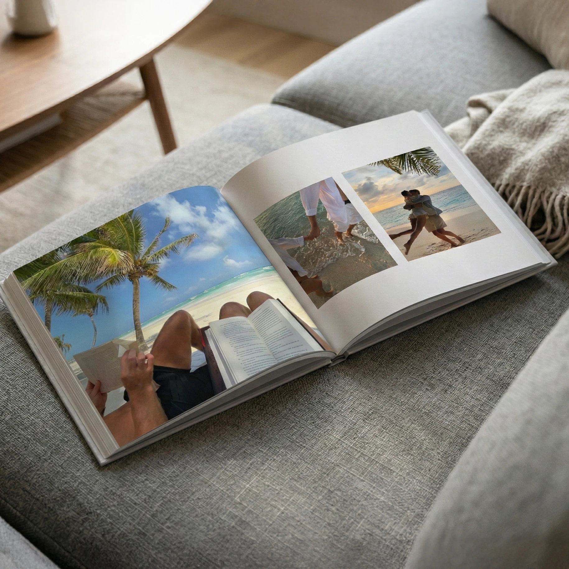 Livre photo klikkie ouvert sur une double page imprimée